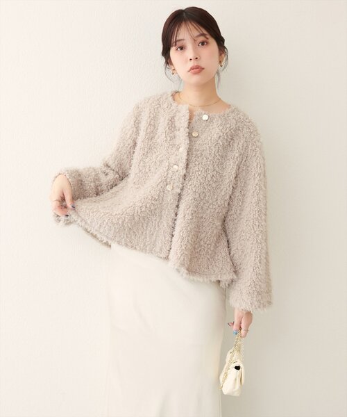 natural couture(ナチュラルクチュール)の「ペプラムボアカーディガン(ノーカラージャケット・レディース・モカ/アイボリー/グレイッシュベージュ・FREE)」の7枚目の写真