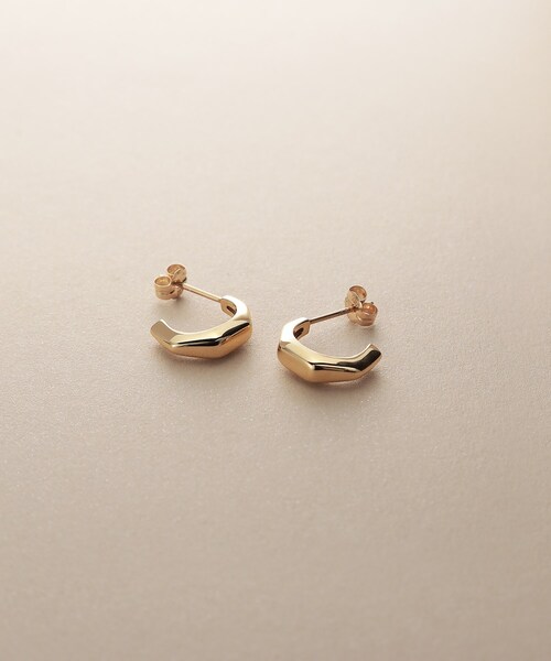 K10面取りトラペーズ スタッズピアス