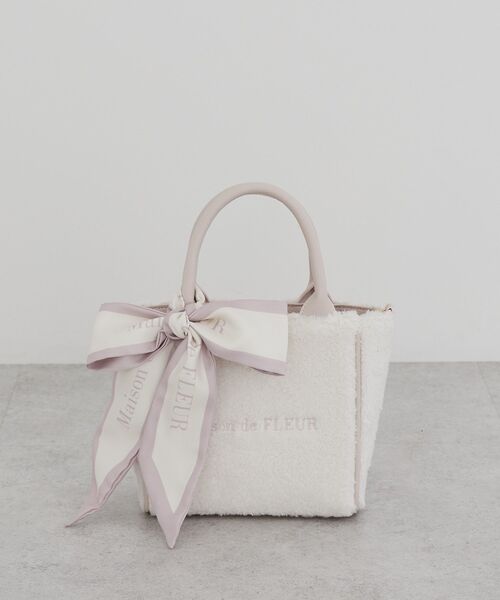 Maison de FLEUR(メゾンドフルール)の「スカーフ付きボア2WaySトートバッグ(トートバッグ・レディース・ブラック/ライトブルー/ピンクベージュ・FREE)」の3枚目の写真
