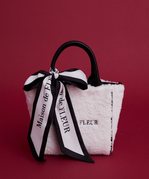 Maison de FLEUR(メゾンドフルール)の「スカーフ付きボア2WaySトートバッグ(トートバッグ・レディース・ブラック/ライトブルー/ピンクベージュ・FREE)」の5枚目の写真