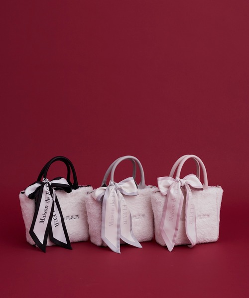 Maison de FLEUR(メゾンドフルール)の「スカーフ付きボア2WaySトートバッグ(トートバッグ・レディース・ブラック/ライトブルー/ピンクベージュ・FREE)」の4枚目の写真