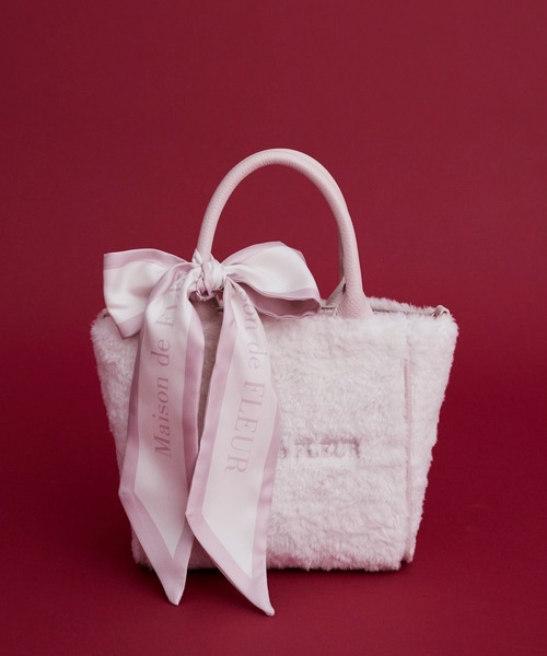 Maison de FLEUR(メゾンドフルール)の「スカーフ付きボア2WaySトートバッグ(トートバッグ・レディース・ブラック/ライトブルー/ピンクベージュ・FREE)」の9枚目の写真