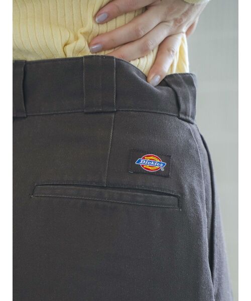 Dickies（ディッキーズ）の「Dickies別注 タックカーブパンツ（その他パンツ・レディース・ベージュ/ブラウン・SMALL/MEDIUM）」の10枚目の写真