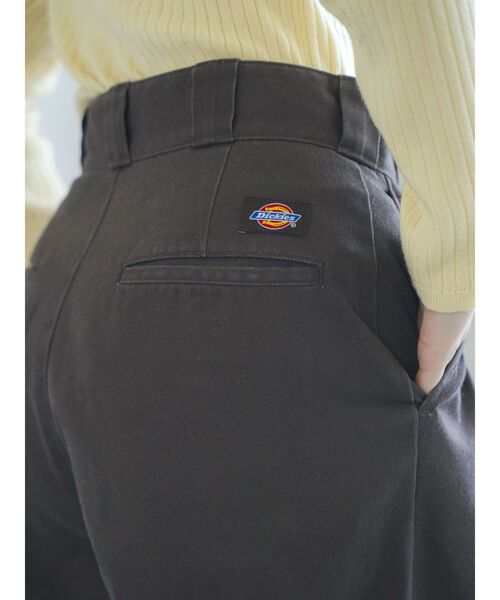 Dickies（ディッキーズ）の「Dickies別注 タックカーブパンツ（その他パンツ・レディース・ベージュ/ブラウン・SMALL/MEDIUM）」の11枚目の写真