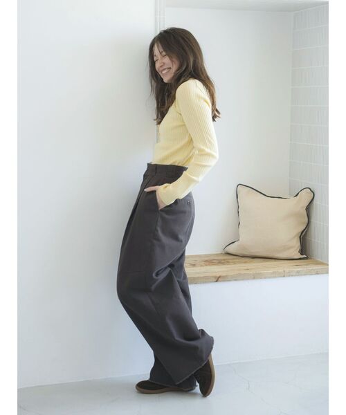 Dickies（ディッキーズ）の「Dickies別注 タックカーブパンツ（その他パンツ・レディース・ベージュ/ブラウン・SMALL/MEDIUM）」の14枚目の写真