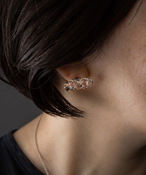 HARIO Lampwork Factory（ハリオランプワークファクトリー）の「【HARIO Lampwork Factory×vue.】ピアス 雪の粒（ピアス（両耳用）・レディース・クリア・フリー）」の2枚目の写真