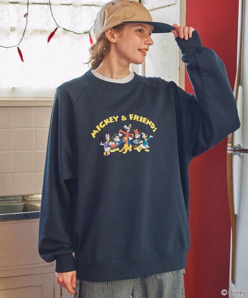 Disney（ディズニー）の「【Disney】別注 Mickey&Friends ミッキー＆フレンズ ヴィンテージライクグラフィックオーバーサイズスウェット（スウェット・レディース・ネイビー/オートミール/杢グレー/ネイビー系/アイボリー系/アイボリー・FREE）」の5枚目の写真