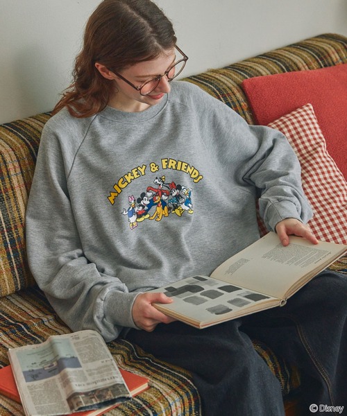 Disney（ディズニー）の「【Disney】別注 Mickey&Friends ミッキー＆フレンズ ヴィンテージライクグラフィックオーバーサイズスウェット（スウェット・レディース・ネイビー/オートミール/杢グレー/ネイビー系/アイボリー系/アイボリー・FREE）」の7枚目の写真