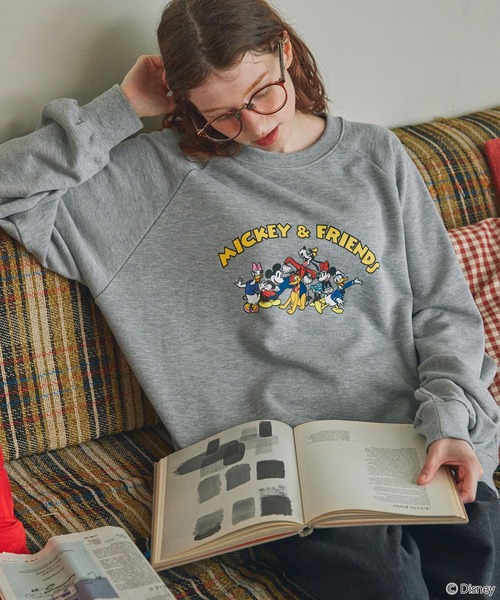 Disney（ディズニー）の「【Disney】別注 Mickey&Friends ミッキー＆フレンズ ヴィンテージライクグラフィックオーバーサイズスウェット（スウェット・レディース・ネイビー/オートミール/杢グレー/ネイビー系/アイボリー系/アイボリー・FREE）」の8枚目の写真
