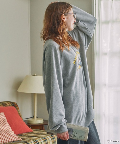 Disney（ディズニー）の「【Disney】別注 Mickey&Friends ミッキー＆フレンズ ヴィンテージライクグラフィックオーバーサイズスウェット（スウェット・レディース・ネイビー/オートミール/杢グレー/ネイビー系/アイボリー系/アイボリー・FREE）」の17枚目の写真