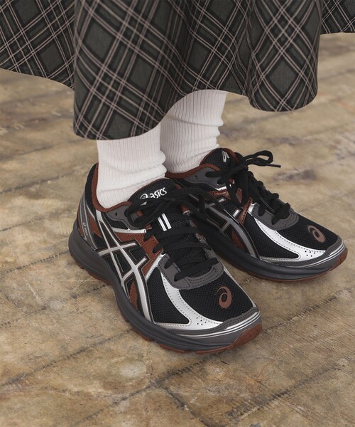 ASICS(アシックス)の「ASICS / JOG100S(スニーカー・レディース・ブラック系その他/ホワイト系その他・24/23.5/23/25/24.5)」の2枚目の写真