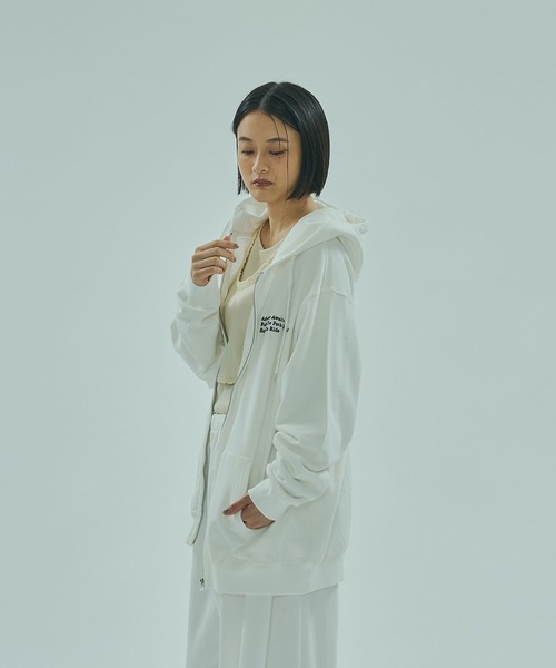 ROSE BUD（ローズバッド）の「PATCH EMBROIDERY ZIP HOODIE（パーカー・レディース・ライトグレー/ホワイト/チャコールグレー・ONE SIZE）」の5枚目の写真