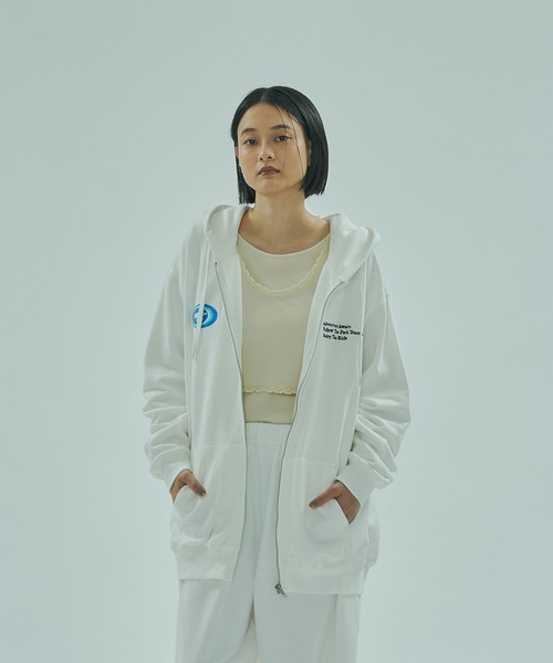ROSE BUD（ローズバッド）の「PATCH EMBROIDERY ZIP HOODIE（パーカー・レディース・ライトグレー/ホワイト/チャコールグレー・ONE SIZE）」の9枚目の写真