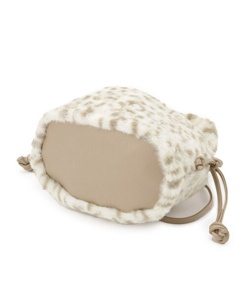 SHOO・LA・RUE（シューラルー）の「フェイクファー巾着ショルダーバッグ（ショルダーバッグ・レディース・ブラウン系その他/アイボリー系3/チャコールグレー/ダークブラウン系3・00）」の19枚目の写真