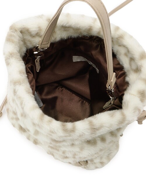 SHOO・LA・RUE（シューラルー）の「フェイクファー巾着ショルダーバッグ（ショルダーバッグ・レディース・ブラウン系その他/アイボリー系3/チャコールグレー/ダークブラウン系3・00）」の20枚目の写真