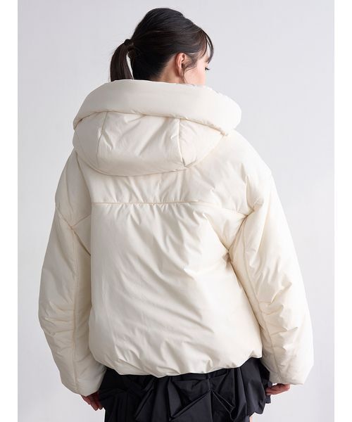 SNIDEL（スナイデル）の「LACOSTE/中綿ブルゾン（ダウンジャケット/コート・レディース・アイボリー/ブラック/ピンク・F）」の16枚目の写真