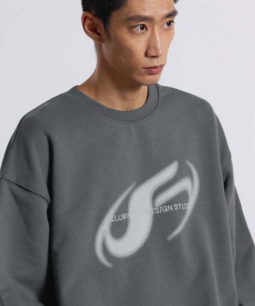 F.ILLUMINATE(フィルミネイト)の「スラントシンボルロゴスウェットシャツ-チャコール(スウェット・レディース・その他・SMALL/MEDIUM/LARGE)」の3枚目の写真