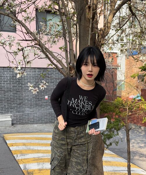 FANCY CLUB(ファンシークラブ)の「ウィメイクトラブルロングスリーブ (ブラック)_F25QB099(Tシャツ/カットソー・レディース・ブラック・FREE)」の6枚目の写真