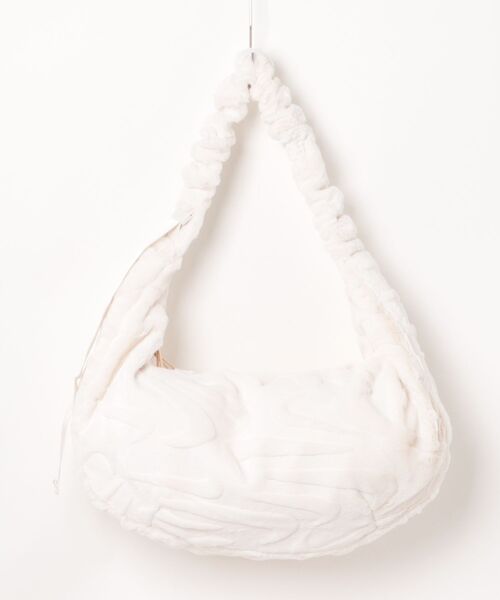NIKE(ナイキ)の「【NIKE】FX FUR SLOUCHY BAG(ハンドバッグ・レディース・ホワイト・F)」の1枚目の写真