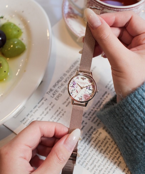 OLIVIA BURTON(オリビアバートン)の「「OLIVIA BURTON/オリビアバートン」シグネチャー - 30mm イラストレイテッド フローラル ローズゴールド メッシュ(アナログ腕時計・レディース・ピンクゴールド・30mm)」の2枚目の写真