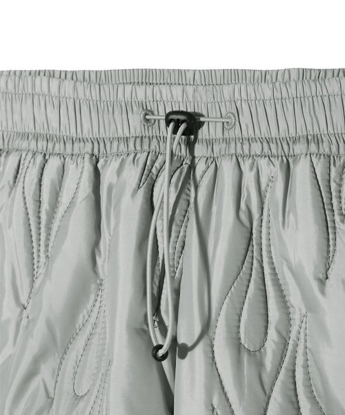 CRITIC（クリティック）の「FLAME QUILTING PANTS LIGHT GREY（その他パンツ・レディース・その他・LARGE/MEDIUM/X-LARGE）」の3枚目の写真