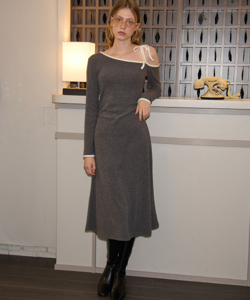 SALON DE YOHN(サロンドヨーン)の「Line Point Off Shoulder Dress_ Gray(ワンピース・レディース・その他・SMALL/MEDIUM)」の3枚目の写真