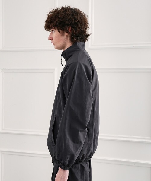 TAKEO KIKUCHI（タケオキクチ）の「TKDWトレーニングブルゾン（ブルゾン・メンズ・チャコールグレー/ブラック・02/03）」の5枚目の写真