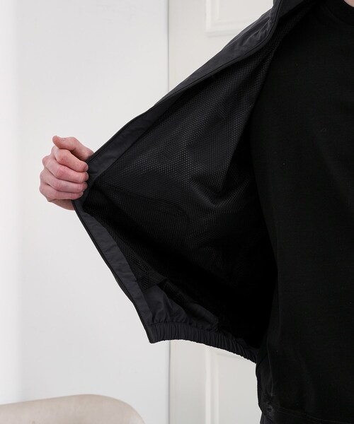 TAKEO KIKUCHI（タケオキクチ）の「TKDWトレーニングブルゾン（ブルゾン・メンズ・チャコールグレー/ブラック・02/03）」の11枚目の写真