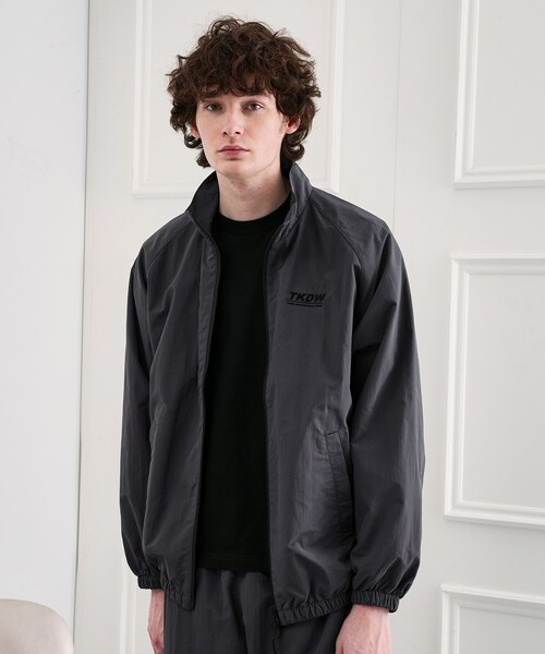 TAKEO KIKUCHI（タケオキクチ）の「TKDWトレーニングブルゾン（ブルゾン・メンズ・チャコールグレー/ブラック・02/03）」の17枚目の写真