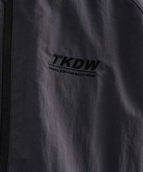TAKEO KIKUCHI（タケオキクチ）の「TKDWトレーニングブルゾン（ブルゾン・メンズ・チャコールグレー/ブラック・02/03）」の20枚目の写真