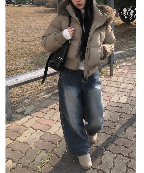 フェイクファーフード付きスリムショートダウンジャケット（ダウン