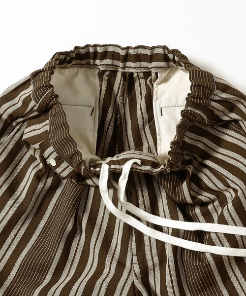 BEAMS PLUS(ビームスプラス)の「2 Pleats Relax Trousers Indian Oxford Stripe(その他パンツ・メンズ・ベージュ/ブラウン・L/S/M)」の22枚目の写真