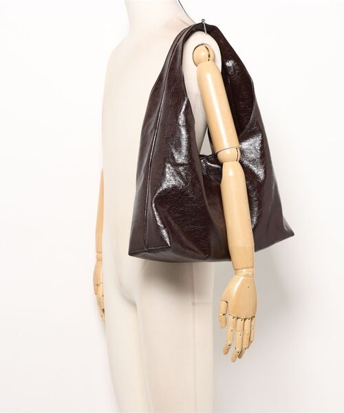 Chikashitsu +(チカシツプラス)の「【Chikashitsu +】triangle coating bag / 【チカシツプラス】トライアングルコーティングバッグ(ショルダーバッグ・メンズ・ブラック/ブラウン・ONE SIZE)」の19枚目の写真
