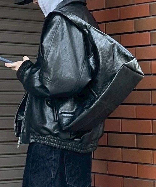 Chikashitsu +(チカシツプラス)の「【Chikashitsu +】triangle coating bag / 【チカシツプラス】トライアングルコーティングバッグ(ショルダーバッグ・メンズ・ブラック/ブラウン・ONE SIZE)」の1枚目の写真