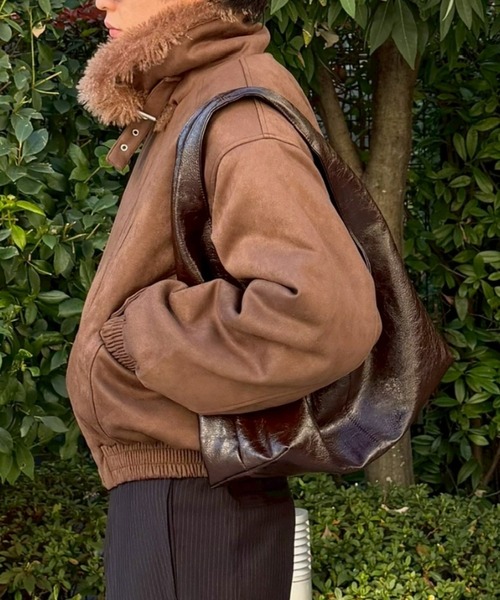 Chikashitsu +(チカシツプラス)の「【Chikashitsu +】triangle coating bag / 【チカシツプラス】トライアングルコーティングバッグ(ショルダーバッグ・メンズ・ブラック/ブラウン・ONE SIZE)」の10枚目の写真