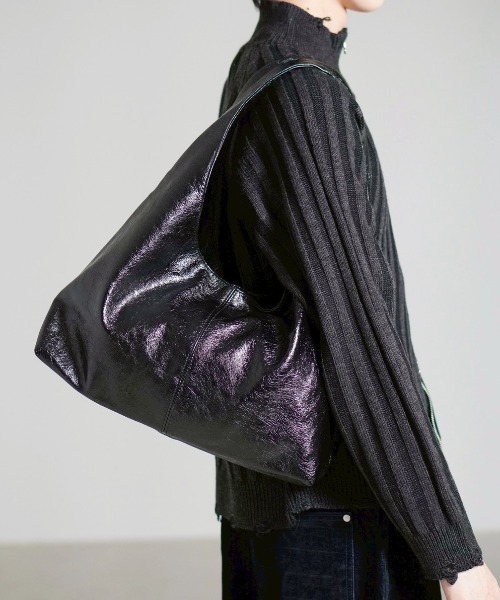 Chikashitsu +(チカシツプラス)の「【Chikashitsu +】triangle coating bag / 【チカシツプラス】トライアングルコーティングバッグ(ショルダーバッグ・メンズ・ブラック/ブラウン・ONE SIZE)」の6枚目の写真