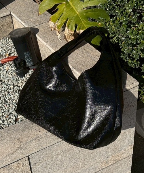 Chikashitsu +(チカシツプラス)の「【Chikashitsu +】triangle coating bag / 【チカシツプラス】トライアングルコーティングバッグ(ショルダーバッグ・メンズ・ブラック/ブラウン・ONE SIZE)」の21枚目の写真