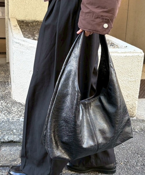 Chikashitsu +(チカシツプラス)の「【Chikashitsu +】triangle coating bag / 【チカシツプラス】トライアングルコーティングバッグ(ショルダーバッグ・メンズ・ブラック/ブラウン・ONE SIZE)」の22枚目の写真