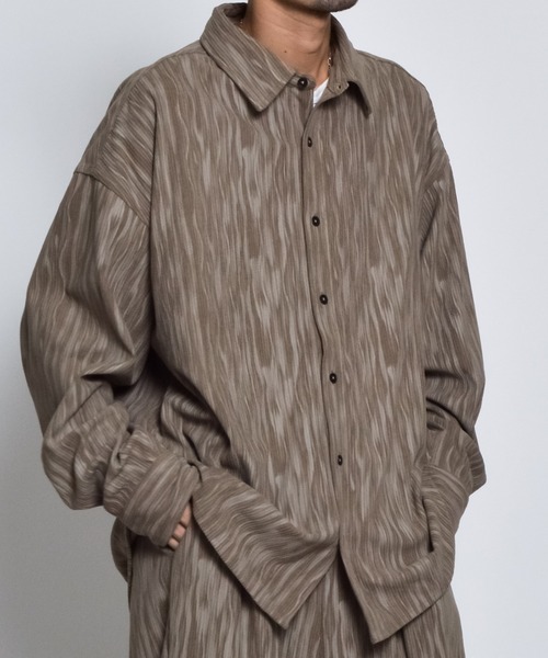 DOUBLE STEAL（ダブルスティール）の「DSムラプリントコーデュロイオーバーサイズシャツ（シャツ/ブラウス・メンズ・カーキ/グレイッシュベージュ/ブラック・LARGE/MEDIUM/SMALL）」の3枚目の写真