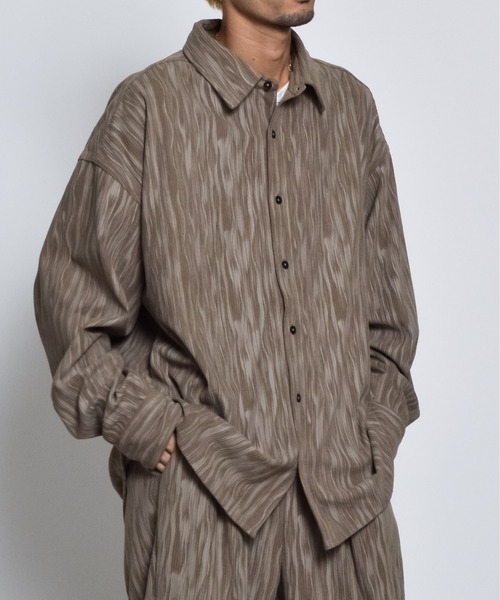 DOUBLE STEAL（ダブルスティール）の「DSムラプリントコーデュロイオーバーサイズシャツ（シャツ/ブラウス・メンズ・カーキ/グレイッシュベージュ/ブラック・LARGE/MEDIUM/SMALL）」の9枚目の写真