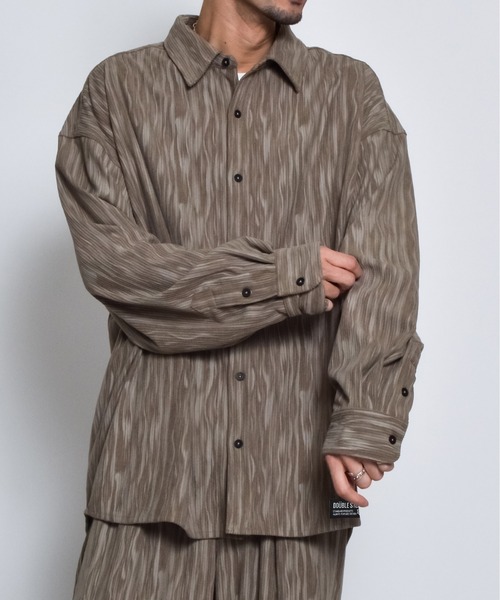 DOUBLE STEAL（ダブルスティール）の「DSムラプリントコーデュロイオーバーサイズシャツ（シャツ/ブラウス・メンズ・カーキ/グレイッシュベージュ/ブラック・LARGE/MEDIUM/SMALL）」の11枚目の写真