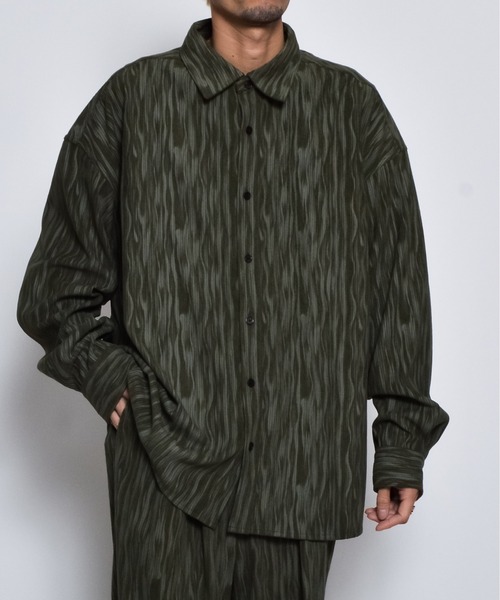 DOUBLE STEAL（ダブルスティール）の「DSムラプリントコーデュロイオーバーサイズシャツ（シャツ/ブラウス・メンズ・カーキ/グレイッシュベージュ/ブラック・LARGE/MEDIUM/SMALL）」の15枚目の写真