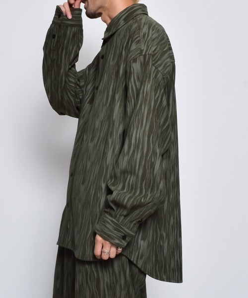 DOUBLE STEAL（ダブルスティール）の「DSムラプリントコーデュロイオーバーサイズシャツ（シャツ/ブラウス・メンズ・カーキ/グレイッシュベージュ/ブラック・LARGE/MEDIUM/SMALL）」の17枚目の写真