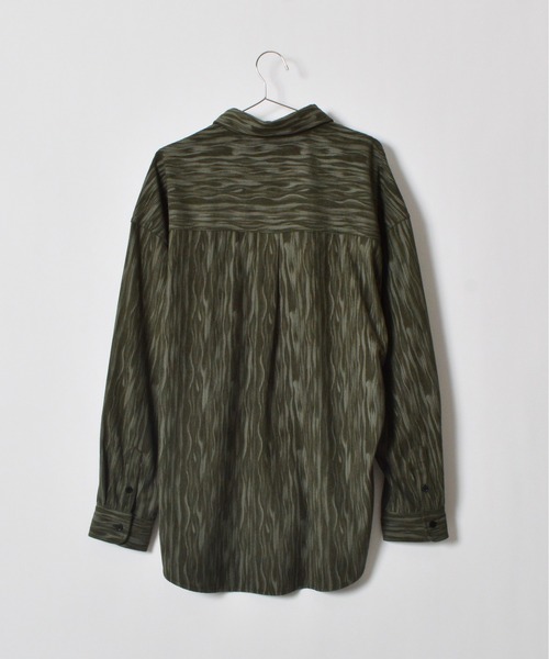 DOUBLE STEAL（ダブルスティール）の「DSムラプリントコーデュロイオーバーサイズシャツ（シャツ/ブラウス・メンズ・カーキ/グレイッシュベージュ/ブラック・LARGE/MEDIUM/SMALL）」の20枚目の写真