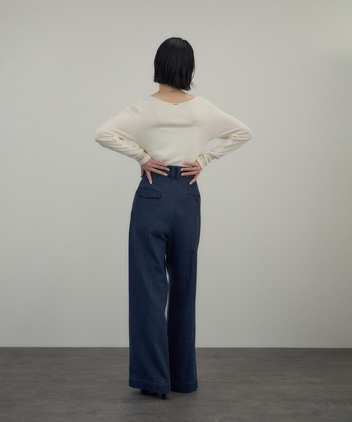 SALON adam et rope'（サロン アダム エ ロペ）の「デニムSTYLE UP TACK PANTS（デニムパンツ・レディース・ブルー系その他2・M/S）」の4枚目の写真