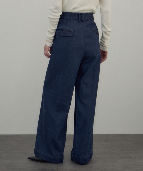 SALON adam et rope'（サロン アダム エ ロペ）の「デニムSTYLE UP TACK PANTS（デニムパンツ・レディース・ブルー系その他2・M/S）」の5枚目の写真