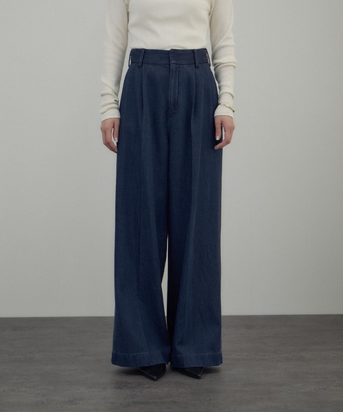 SALON adam et rope'（サロン アダム エ ロペ）の「デニムSTYLE UP TACK PANTS（デニムパンツ・レディース・ブルー系その他2・M/S）」の6枚目の写真