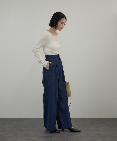 SALON adam et rope'（サロン アダム エ ロペ）の「デニムSTYLE UP TACK PANTS（デニムパンツ・レディース・ブルー系その他2・M/S）」の17枚目の写真
