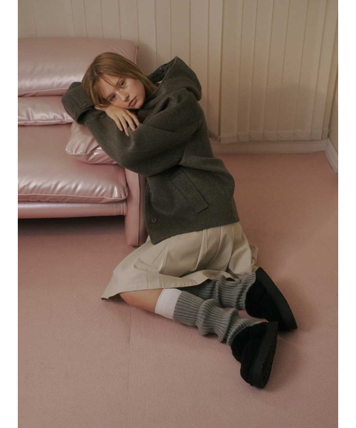 FORRR（フォルンルン）の「Flatform Fur Slippers - Black（サンダル・レディース・ブラック・FREE）」の2枚目の写真