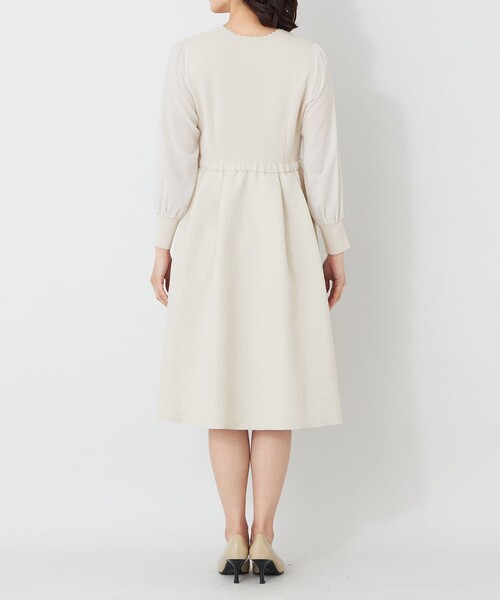 TO BE CHIC(トゥー ビー シック)の「ふくれジャカード ニットコンビドレス(ワンピース・レディース・ベージュ/ブラック・40/42)」の8枚目の写真